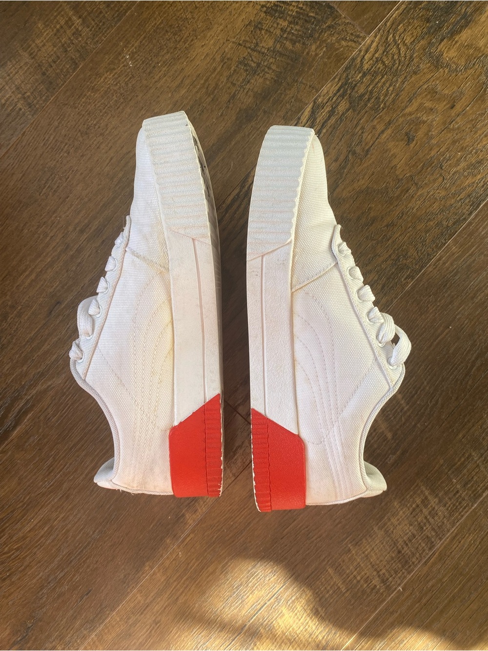 PUMA White and Red Low-Top Sneakers. Women’s SZ 8. - Picture 6 of 7